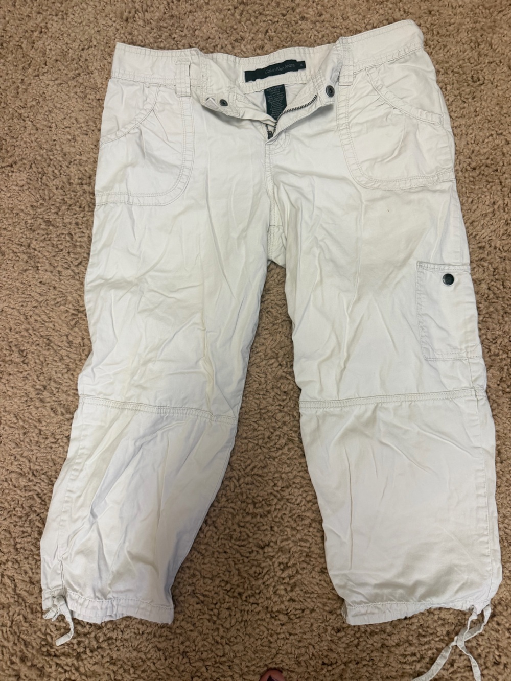 Calvin Klein Jeans Off-White Women’s Cargo Capris